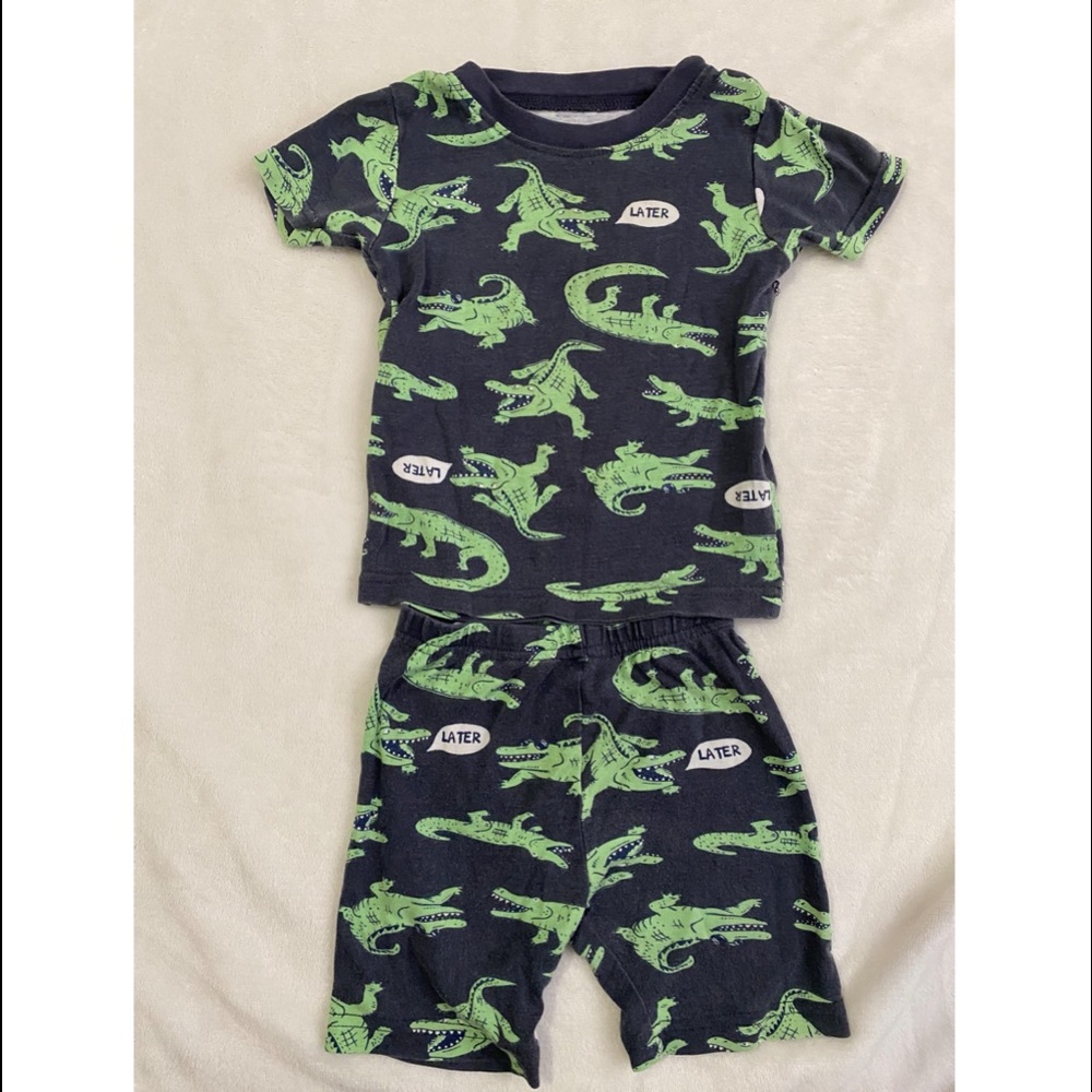🐊 Carter’s shorts pajamas 🐊